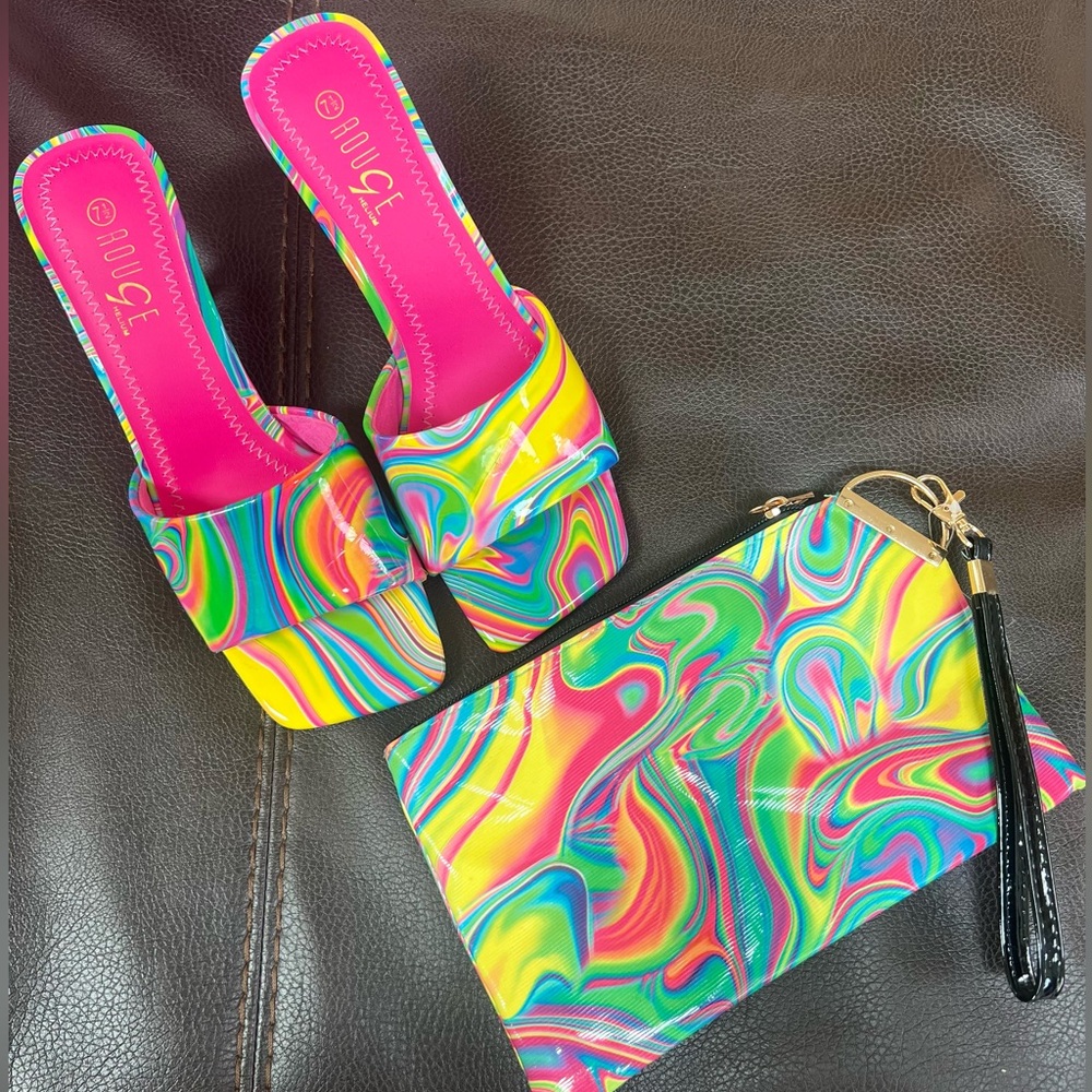 Multicolored heeled sandal with matching clutch